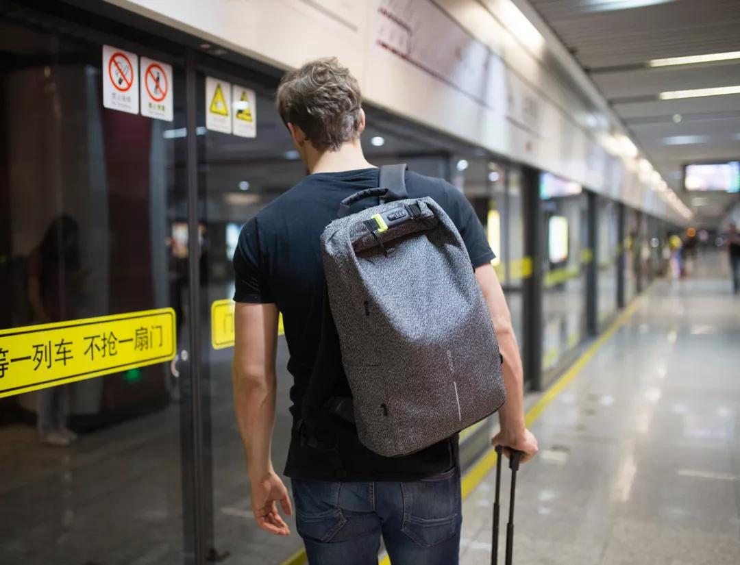 推荐几款偏男子气概的背包,时尚硬核背包横空出世