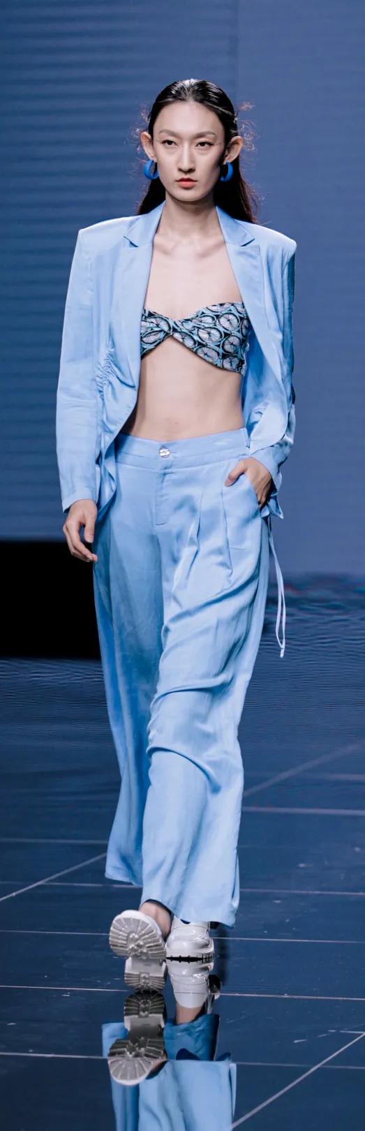 片片云霞作新衣！昨晚，大浪时尚小镇又火出圈了