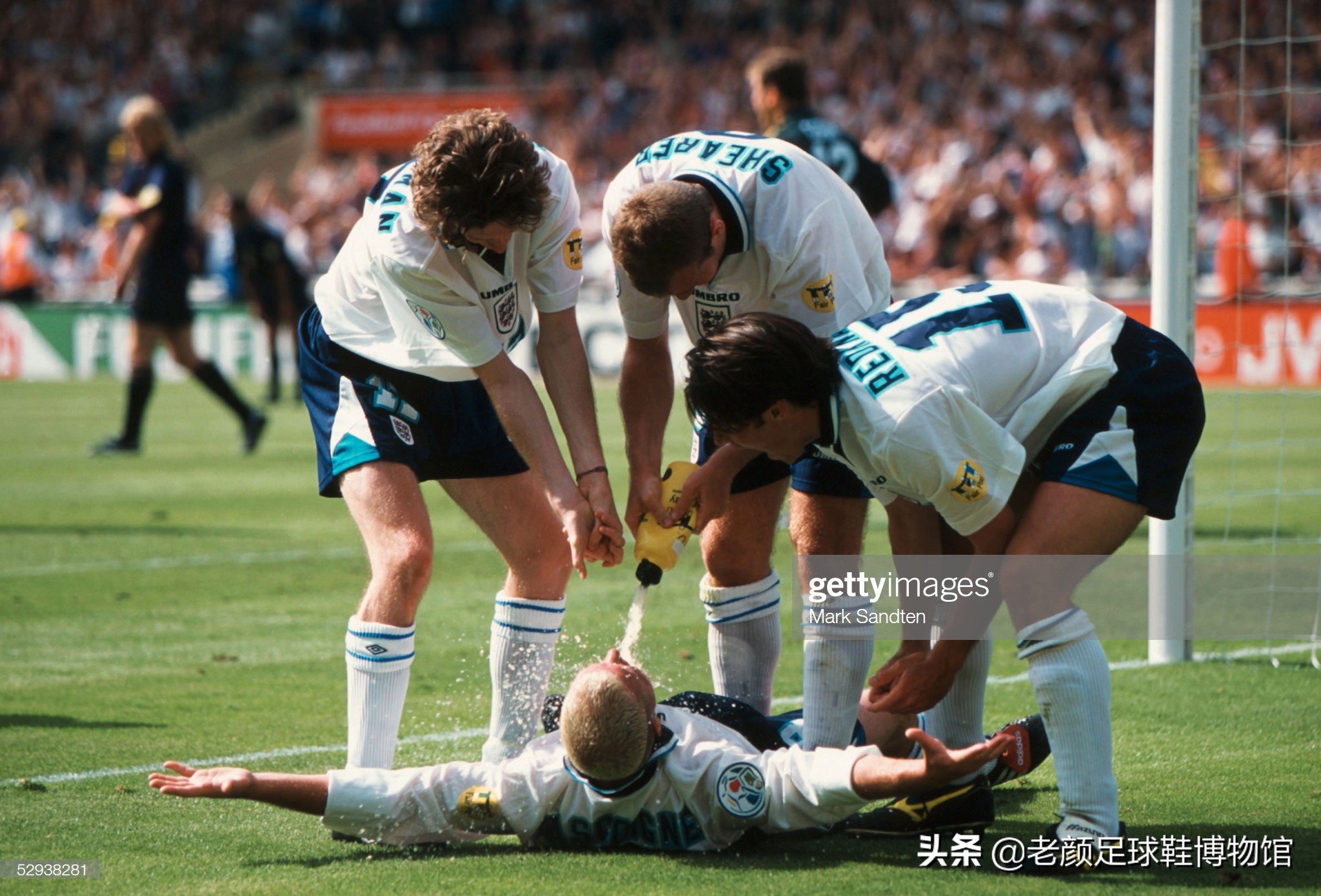 破产酒鬼的球鞋拍卖值6万，加图索的恩人名字成为香港路名