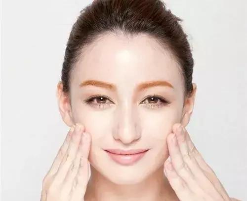 毛孔堵塞油腻粗大如何改善,毛孔粗大改善方法控油遮瑕
