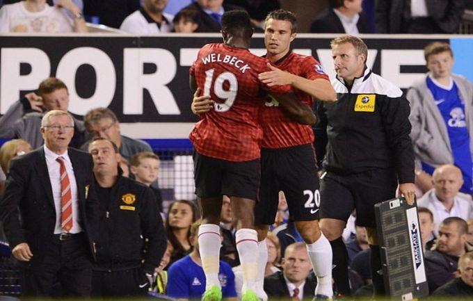 巅峰范佩西是一个人扛着曼联夺冠,12-13赛季范佩西戴帽曼联提前夺冠