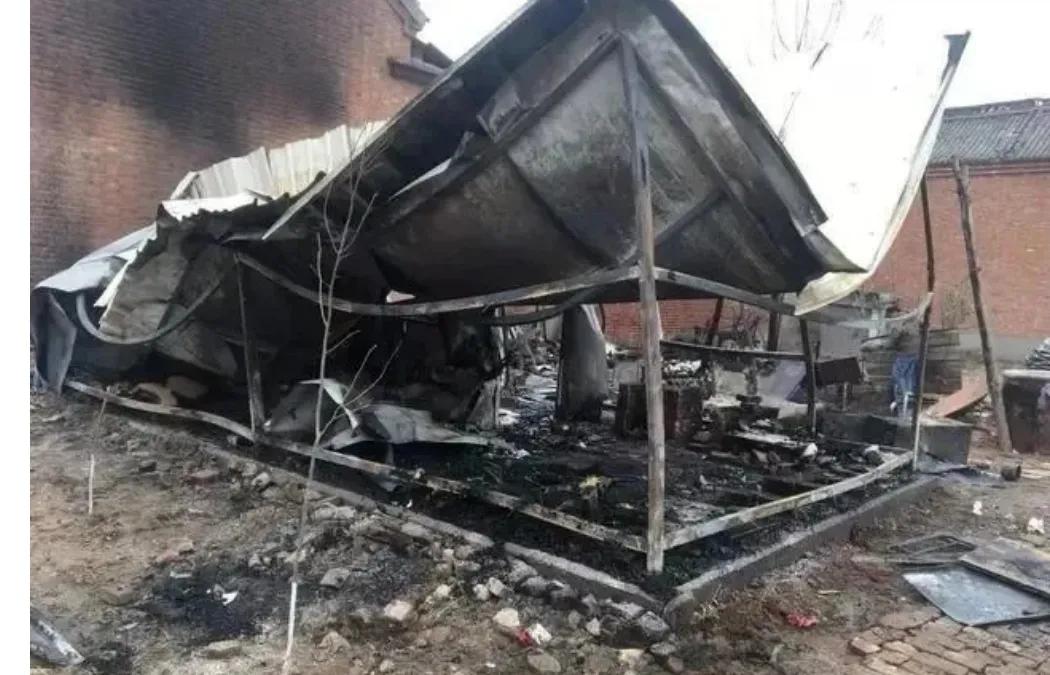 98岁老人被困火场,74岁老人为救孙子被困火场