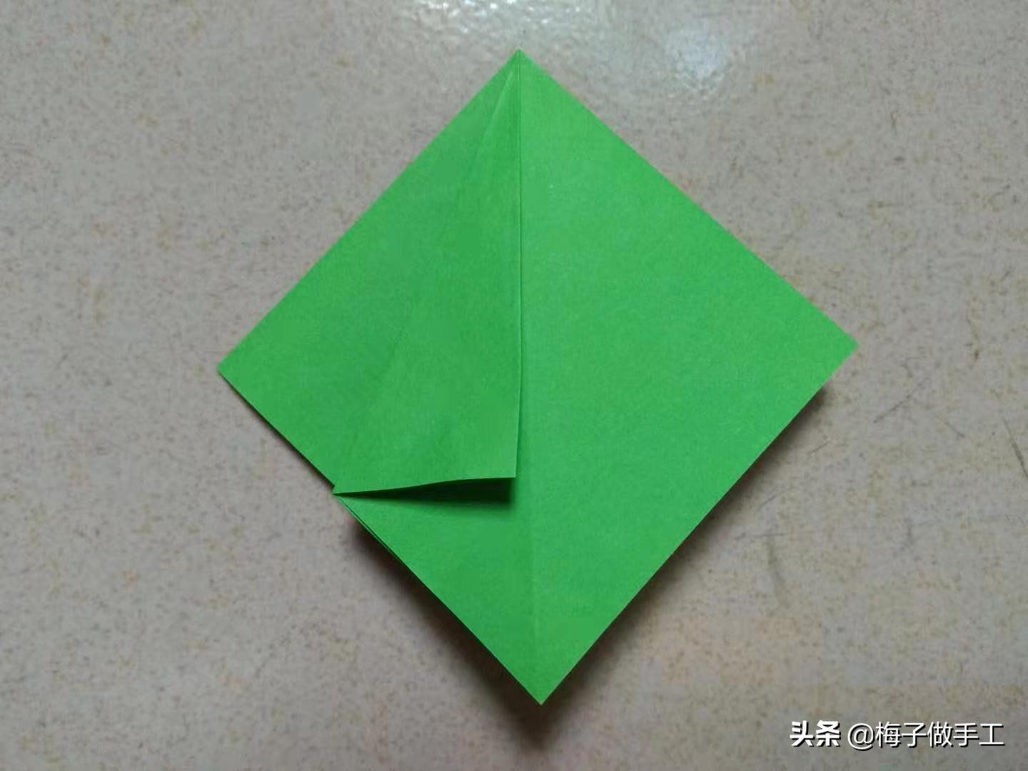 儿童折纸圣诞树的做法,儿童折纸圣诞树的折法