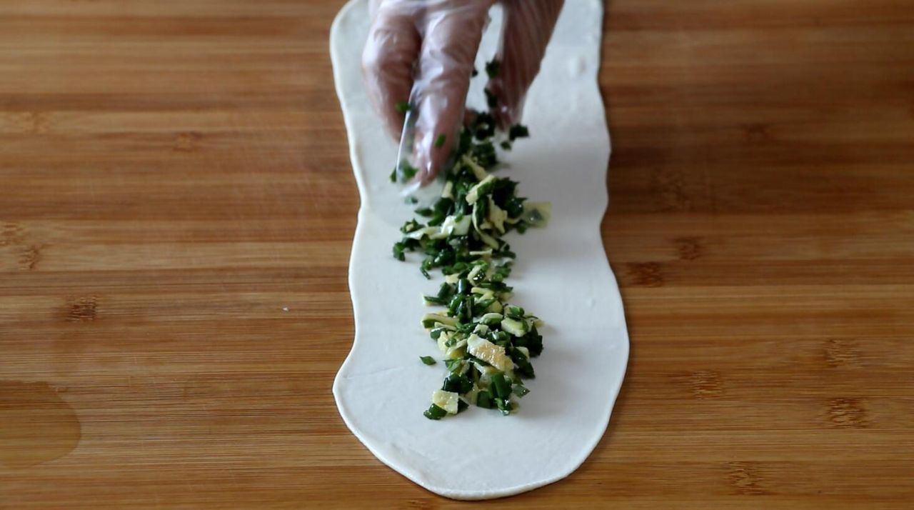 松软韭菜鸡蛋饼的做法,特色韭菜鸡蛋饼的做法