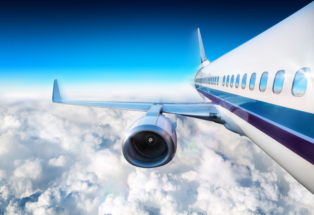 坐飞机随身的化妆品必须透明带吗,飞机可以随身带的化妆品有多少