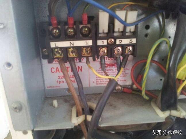 三菱空调开关怎么使用,三菱汽车空调操作教程