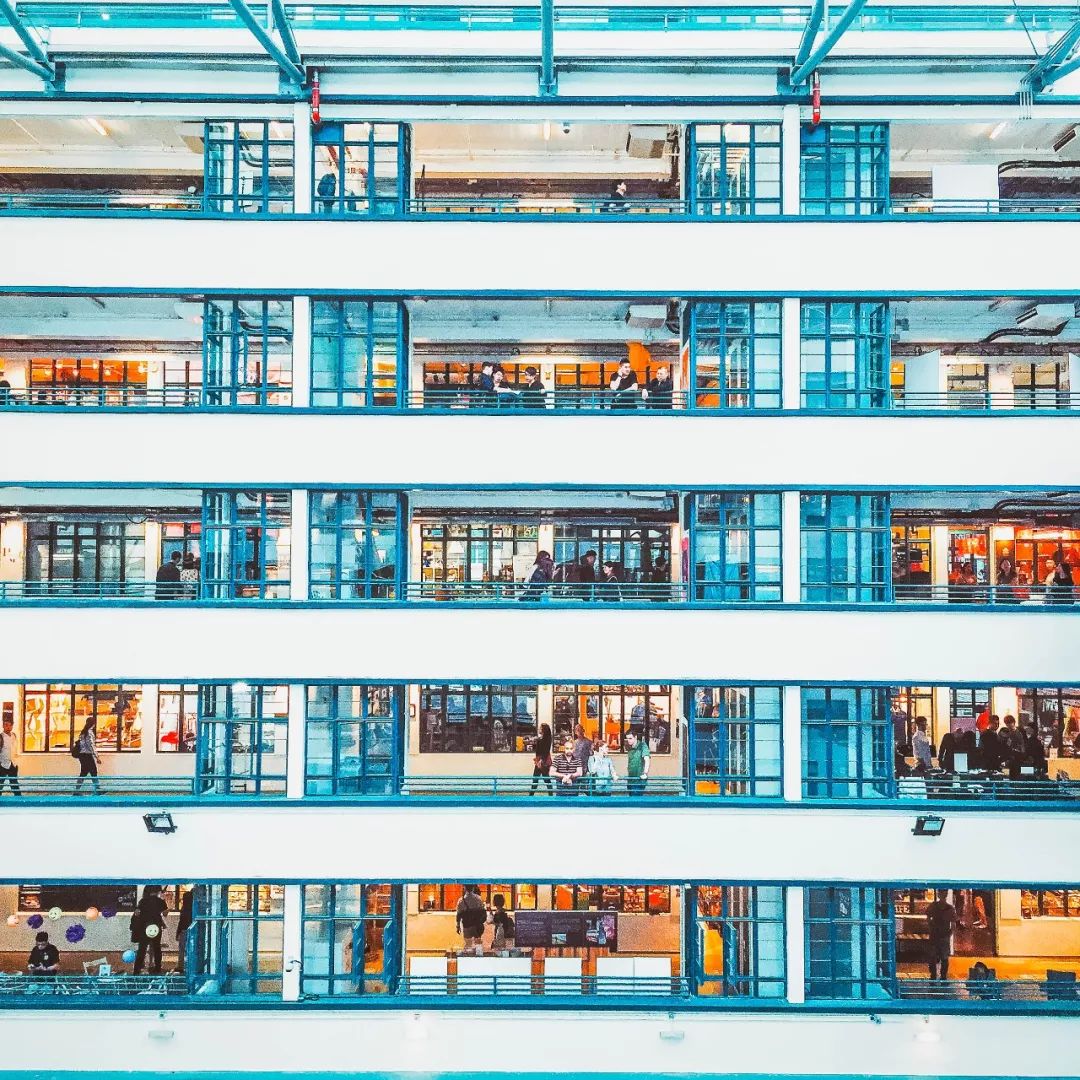 为什么很多广东人去香港,肇庆很多人去香港吗