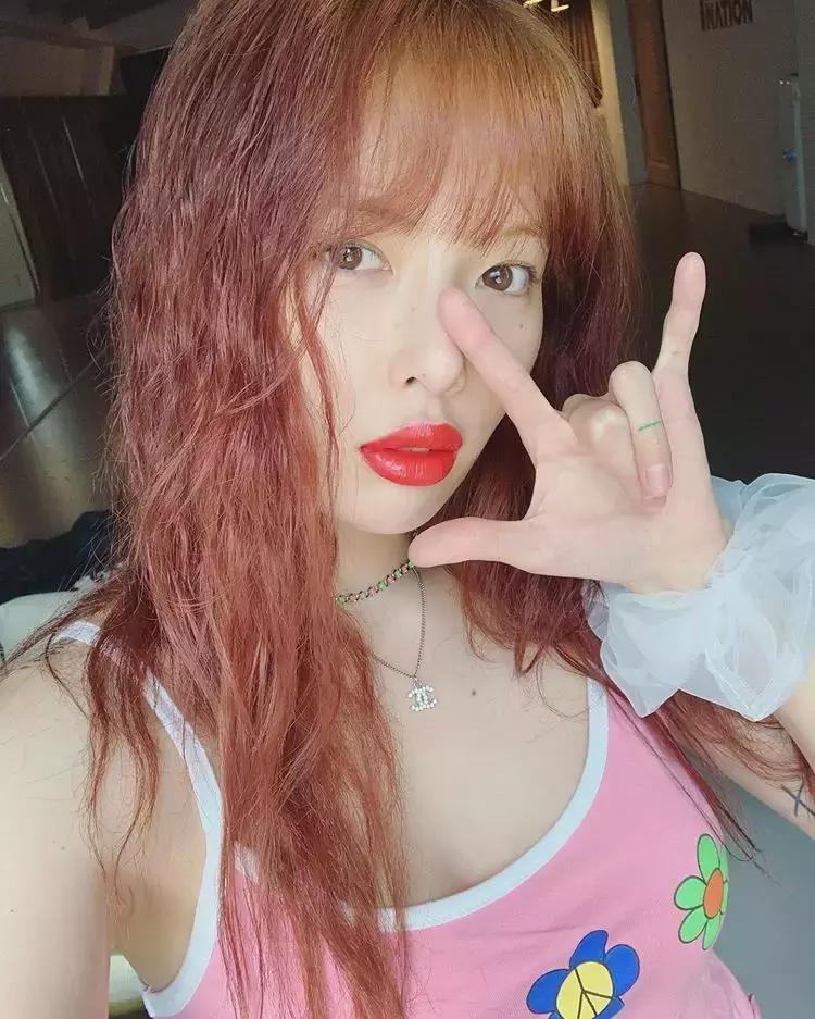 泫雅嘴唇前后对比,泫雅现在嘴唇好看吗