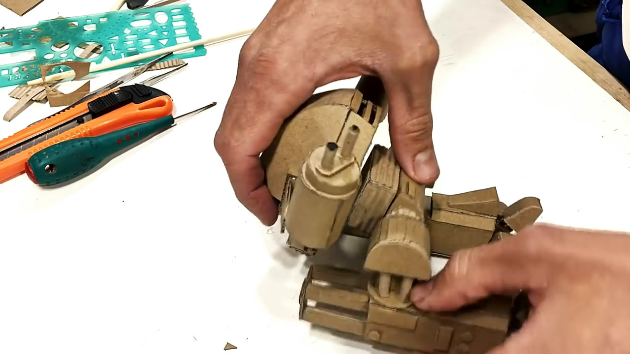 手工制作玩具机器人小视频,纸板机器人手工制作教程