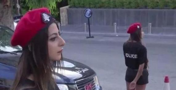 黎巴嫩女警短裤执勤引争议,黎巴嫩大街上的美女