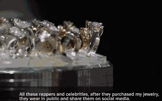 这位卖大金链潮籍大妈是继老干妈之后，又一个征服美国的女人