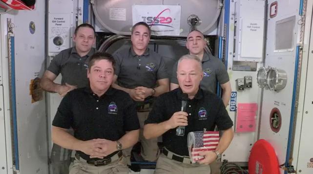 马斯克spacex火箭发射软着陆,马斯克spacex四名宇航员回地球