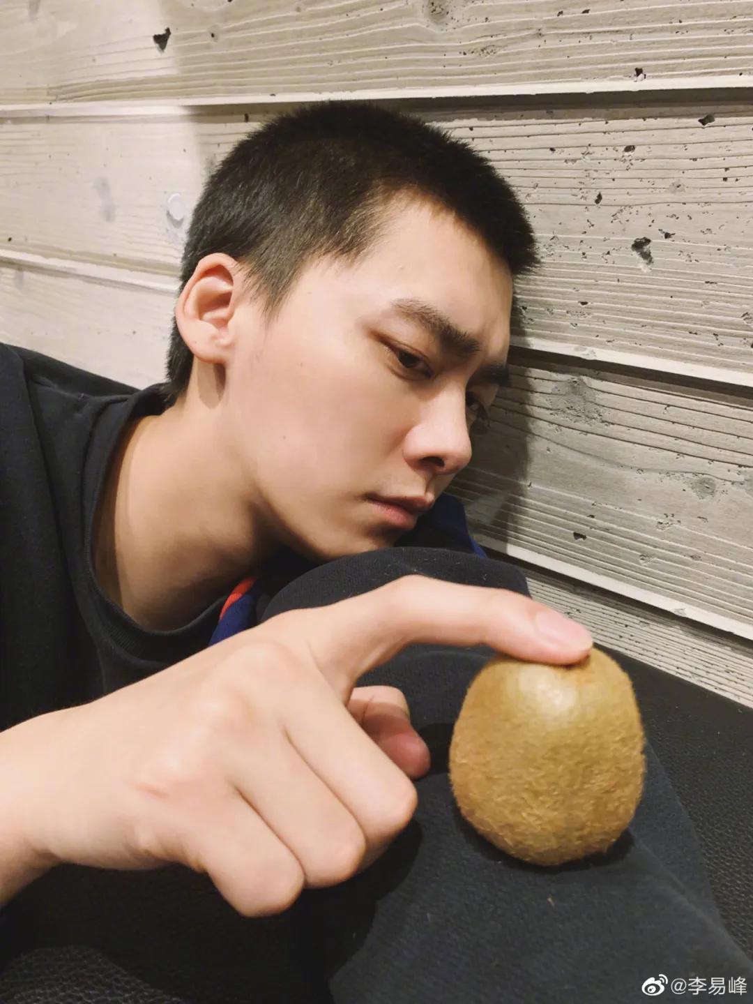 男明星注意形象,男明星绅士细节