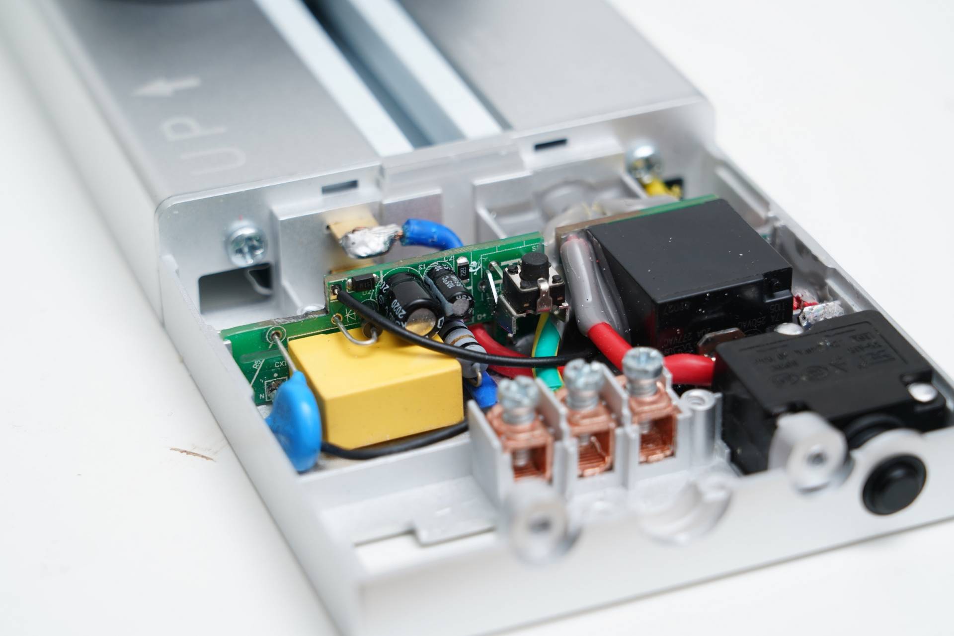 扩展式插座和轨道插座哪个好,嵌入式轨道插座和普通轨道插座