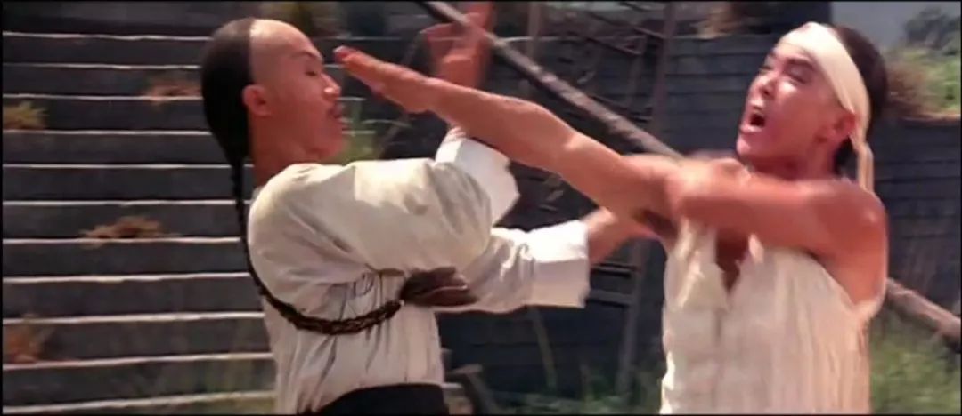李连杰成龙真实打斗片段,经典武侠李连杰打斗片段
