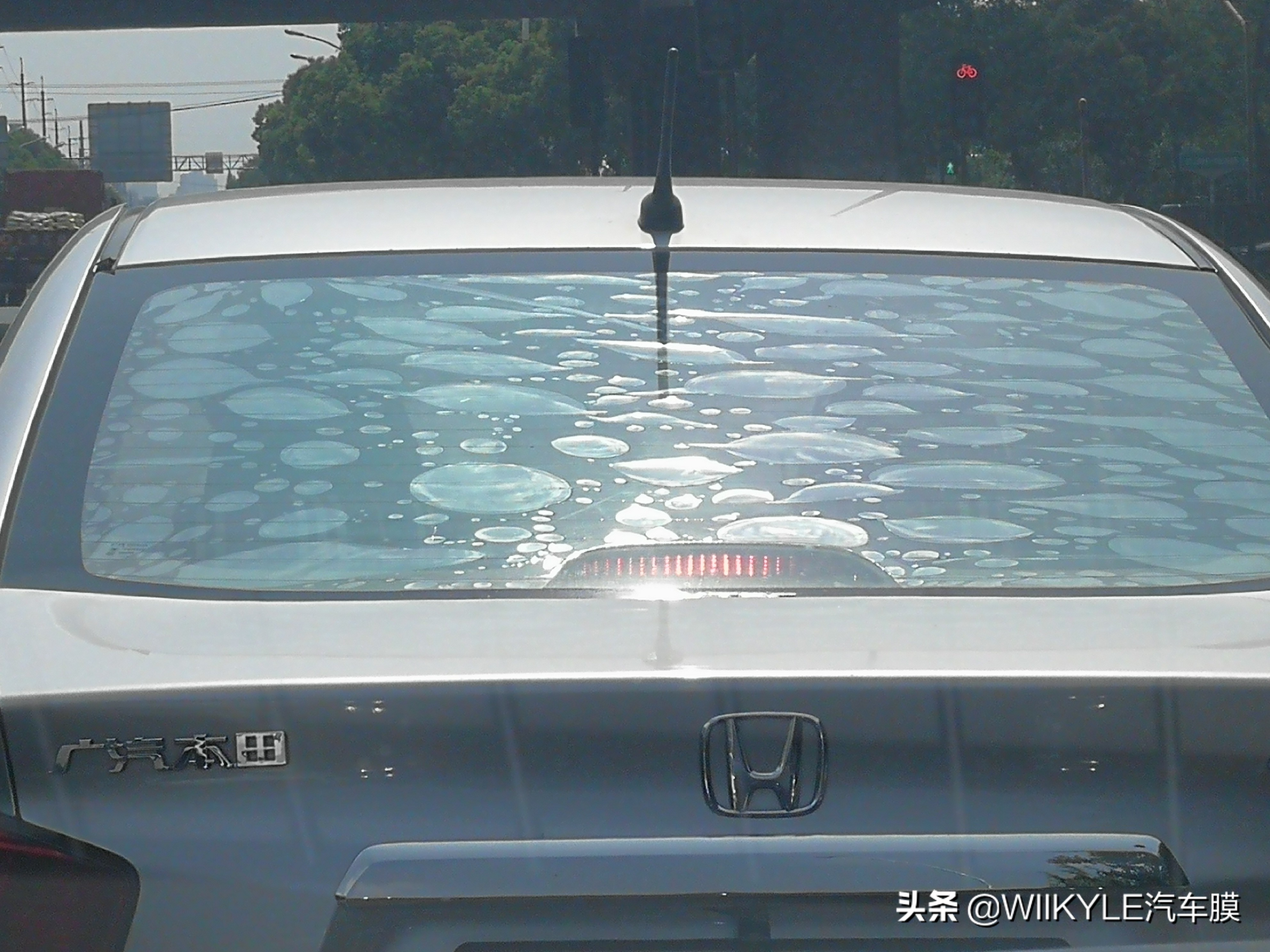 玻璃贴膜有气泡会慢慢消失吗,汽车贴膜有气泡久了会消失吗