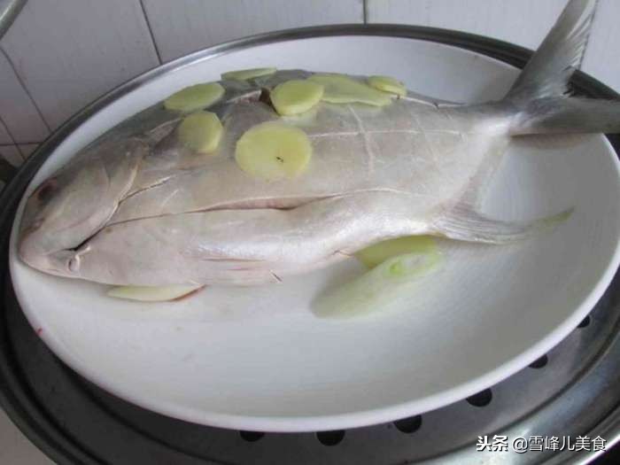 鱼不煎不炸怎么红烧好吃,怎么煎炖熟的鱼不碎不粘皮