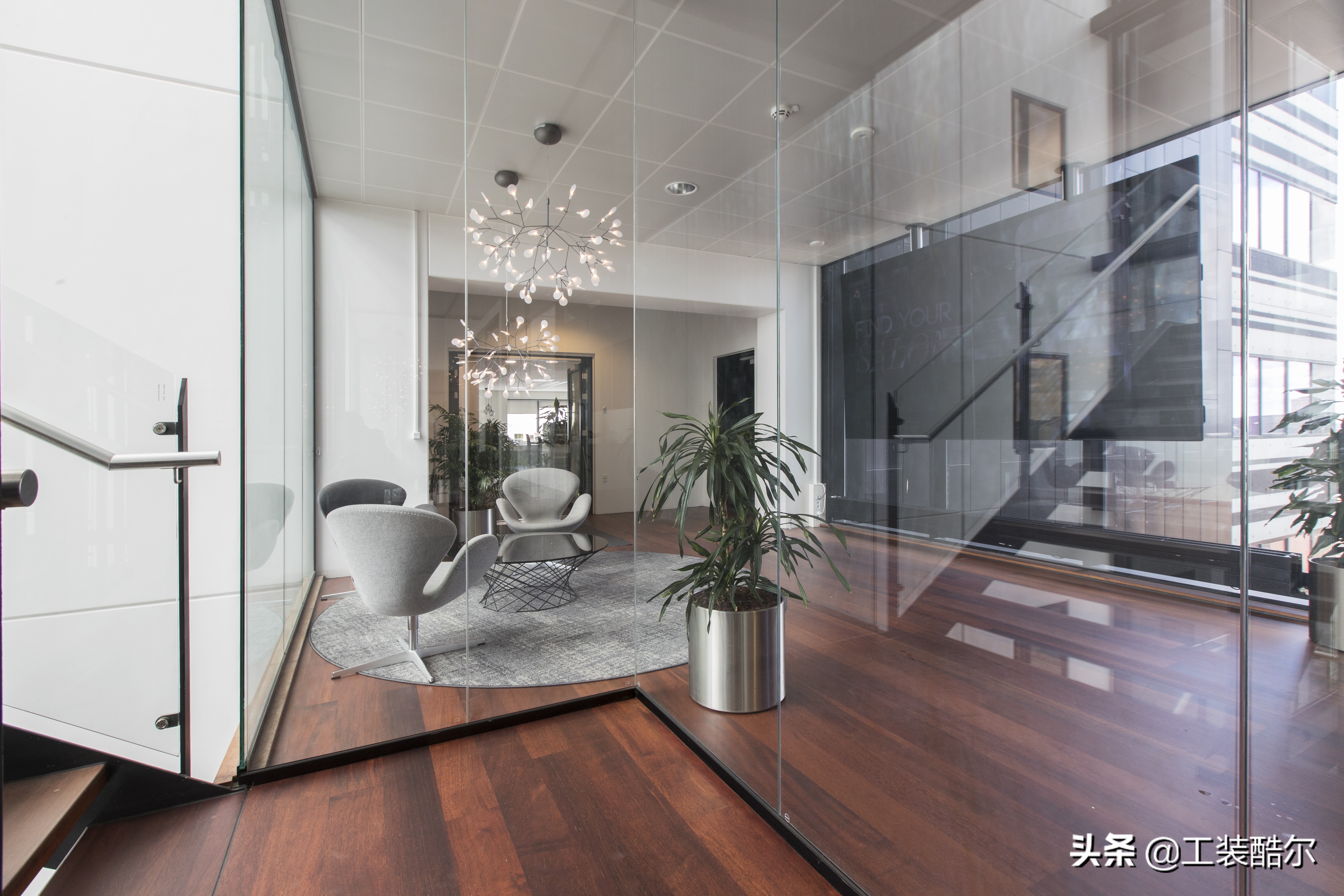 欧莱雅loreal嗨企专卖店橱窗,巴黎欧莱雅loreal