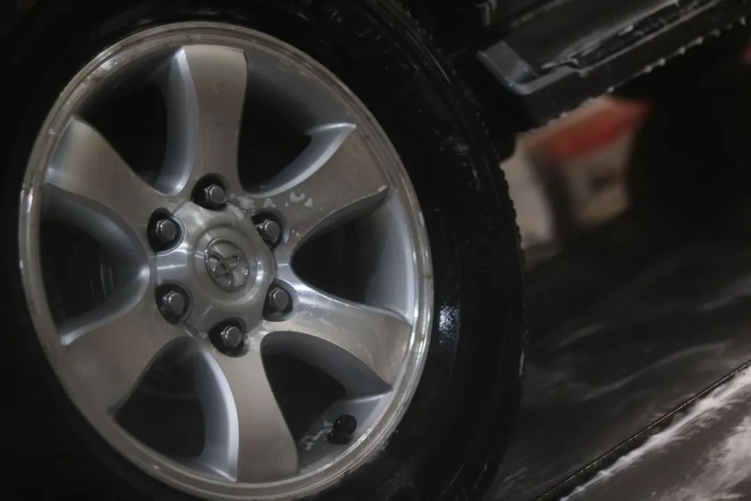 经典老车丰田lc90翻新复活,老款普拉多120翻新