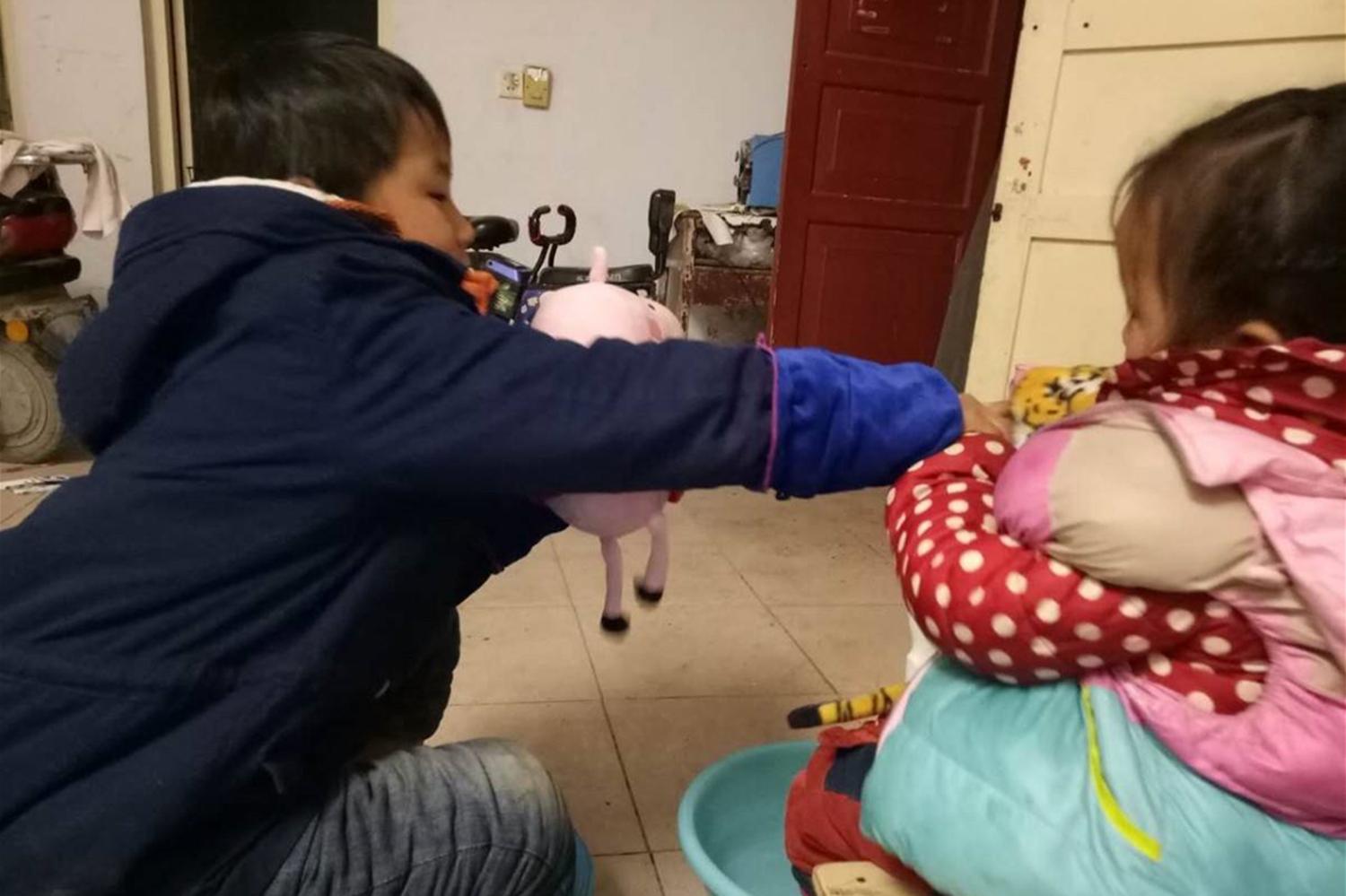 孩子在幼儿园被人打了,孩子在幼儿园被别人打了如何解决