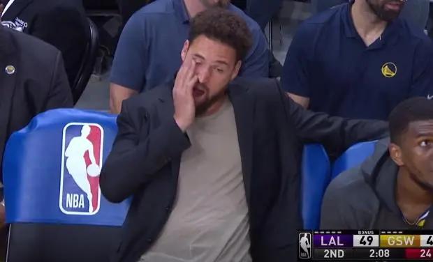 接连吃T遭驱逐，吃瓜群众笑嘻嘻，詹姆斯偷笑变脸，好开心