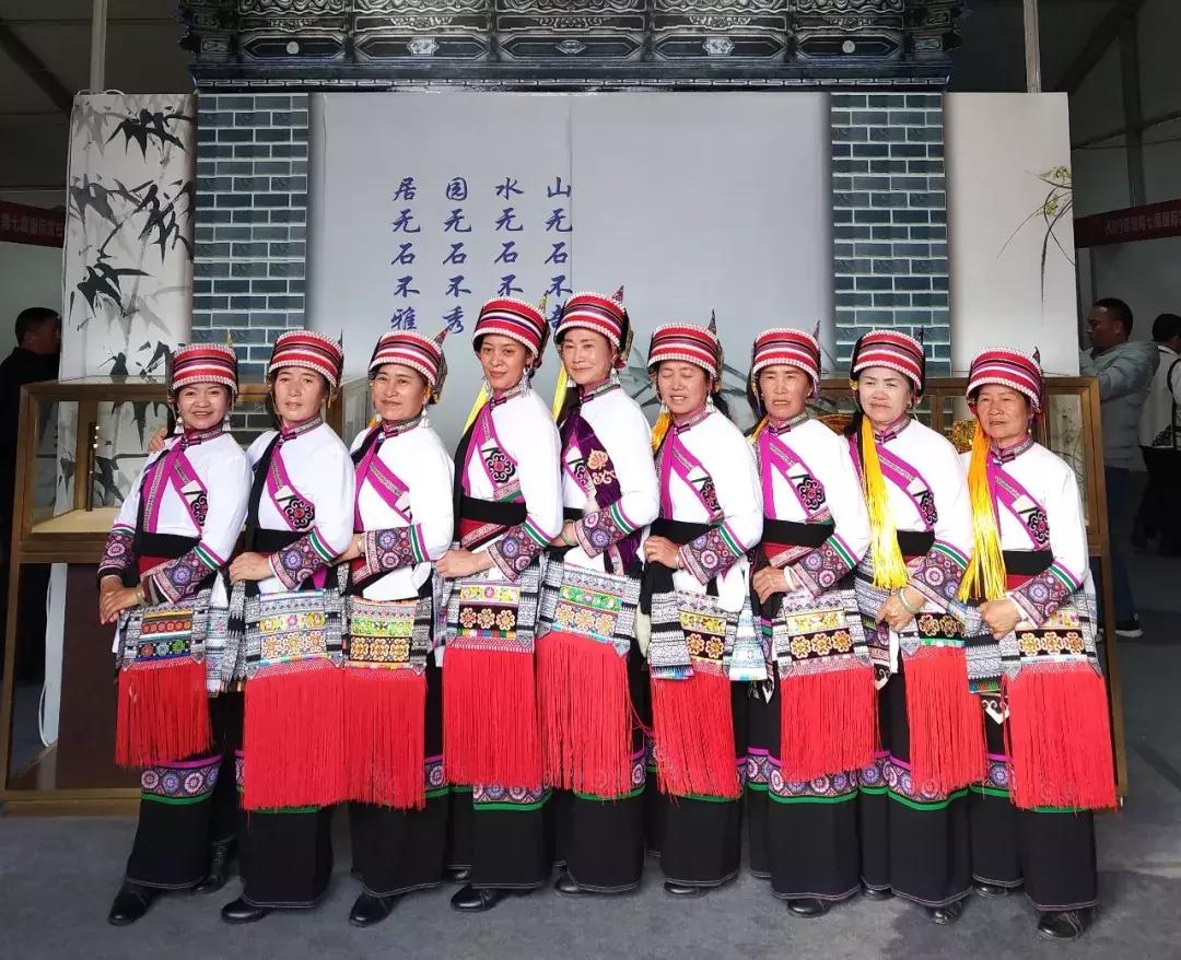 昆明第七届国际赏石展元旦启幕—黄龙玉水草花玉壶喜获金奖