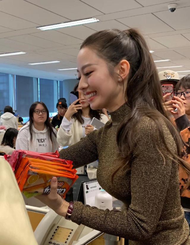 吉娜身材有多好完整版,吉娜小蛮腰穿搭图片