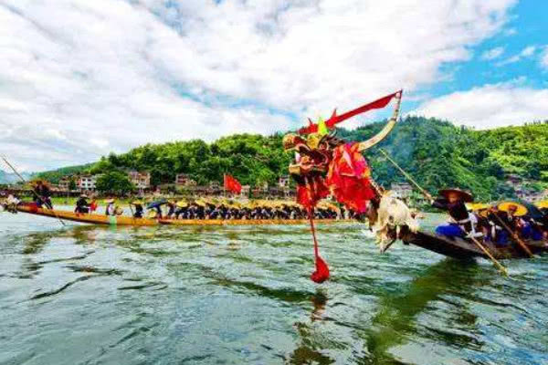 贵州施洞之旅,西江千户苗寨黄果树小七孔三日游