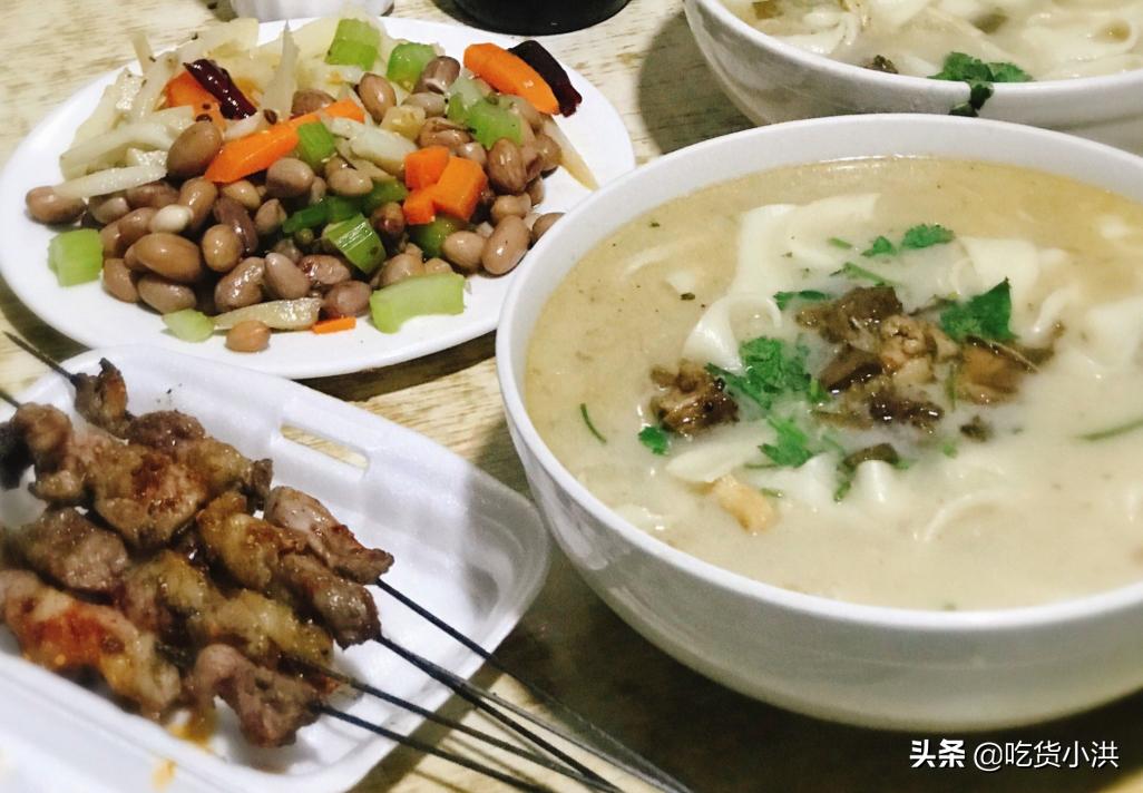 郑州开了40多年的面馆,满满八十年代风格,人称“杀人烩面馆”