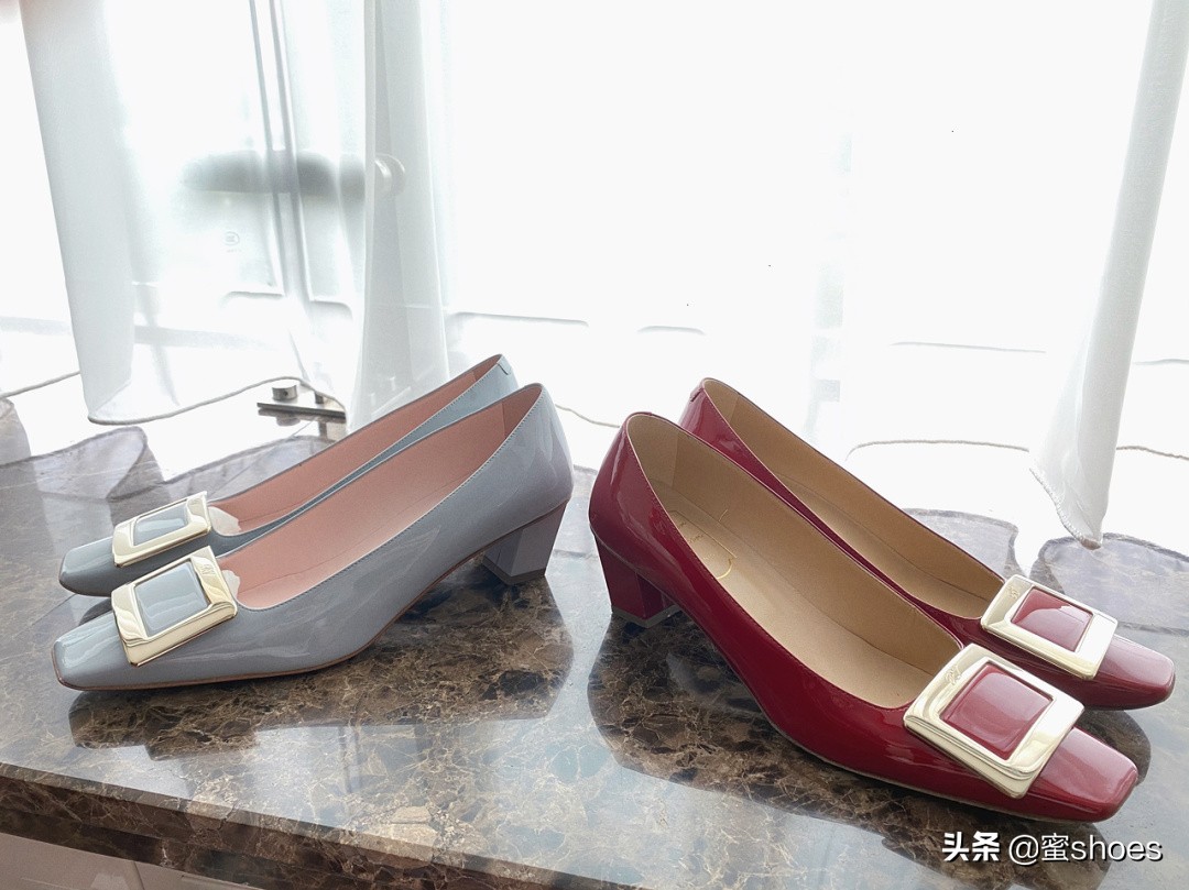 rv的高跟鞋子正品,rv绸缎高跟鞋穿搭