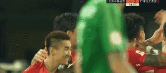 恒大球迷赛后扔水瓶,恒大国安球迷被扔水瓶