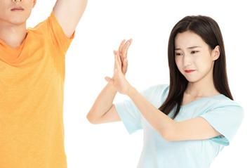 狐臭怎么治妙招化解狐臭尴尬,狐臭女孩真实案例