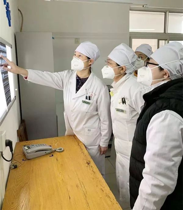 抗击疫情我们无私奉献,抗击疫情我们誓死坚守