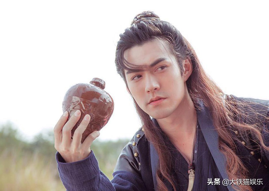 撑不起古装就别尬演了，这6位演员告诉你，什么叫为古装而生