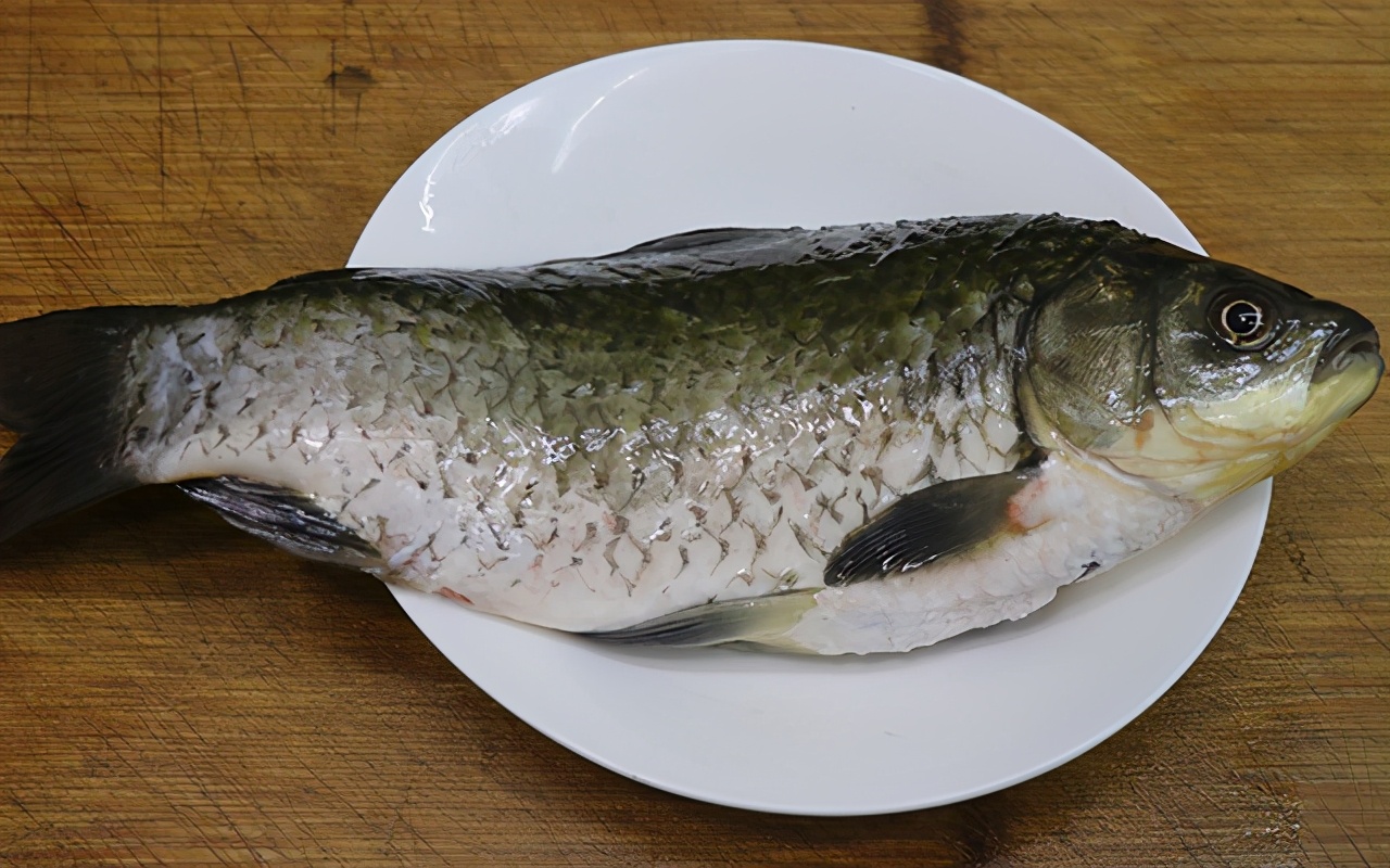 煎鱼不粘锅的技巧妙招姐,如何煎鱼不粘锅不破皮的技巧