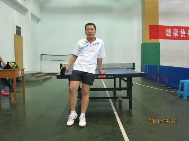 凌晨两点接单，收入翻了六倍，世兵赛带火了这家淘宝店