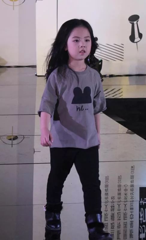 少儿模特训练前景如何,少儿模特训练能带给孩子什么