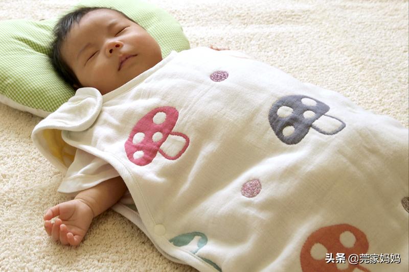 天凉了总担心宝宝蹬被子,天气变凉宝宝老是踢被子怎么办