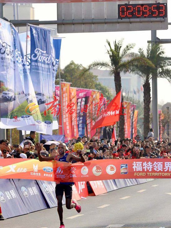 万人高呼!一场马拉松,认清了南昌的真面目