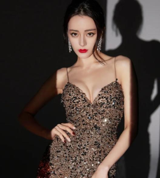 荣耀晚会迪丽热巴,杨洋热巴庆功宴胡可讲话