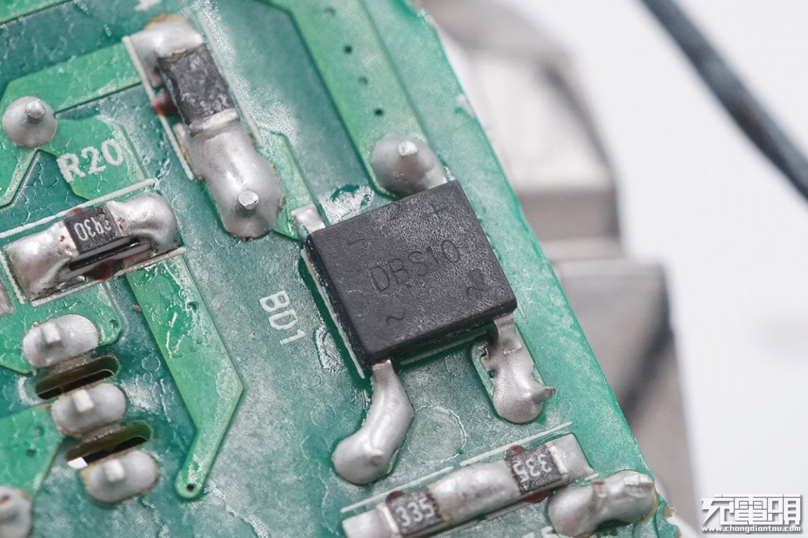 拆解华为5000mah充电宝,拆解60000ma充电宝