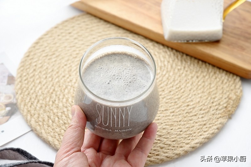 香蕉加黑芝麻加牛奶的功效,香蕉胡萝卜黑芝麻蜂蜜牛奶可以吗