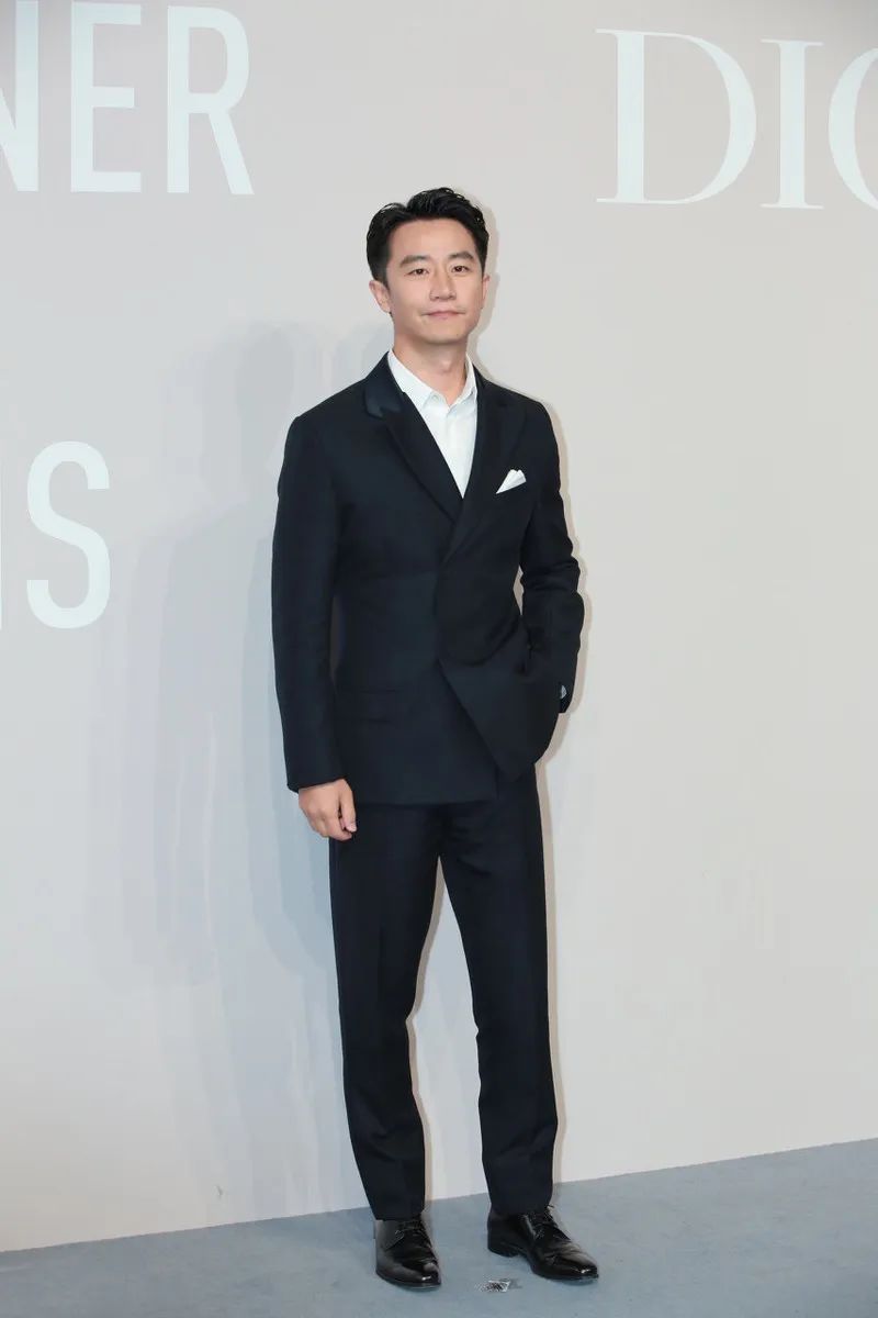 迪奥西装黄景瑜,迪奥代言人黄景瑜照片