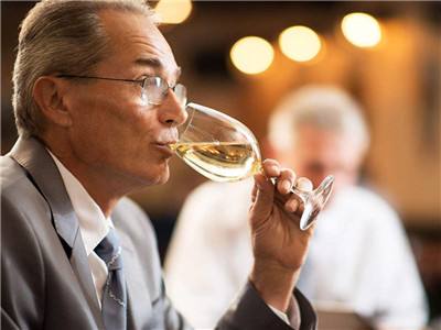 粮食酒与酒精酒有什么区别,粮食酒与酒精酒的区别对比