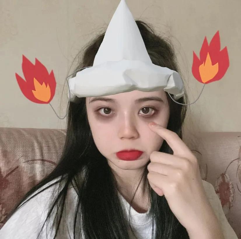 这样拍照发朋友圈的女生，也太“婊”了