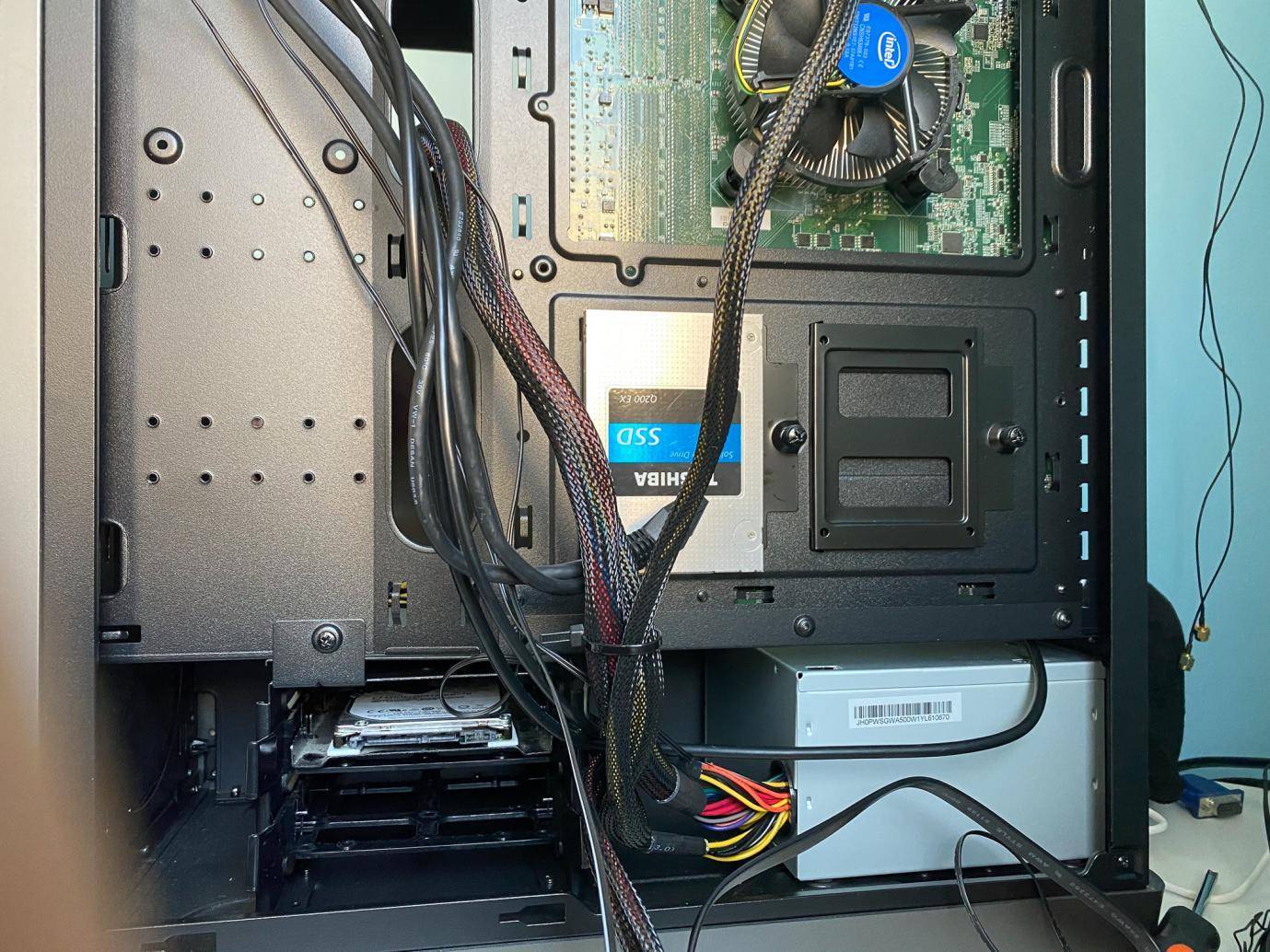 cpu安装在主板上还能拿下来吗,电脑换了主板和cpu需要重装系统吗