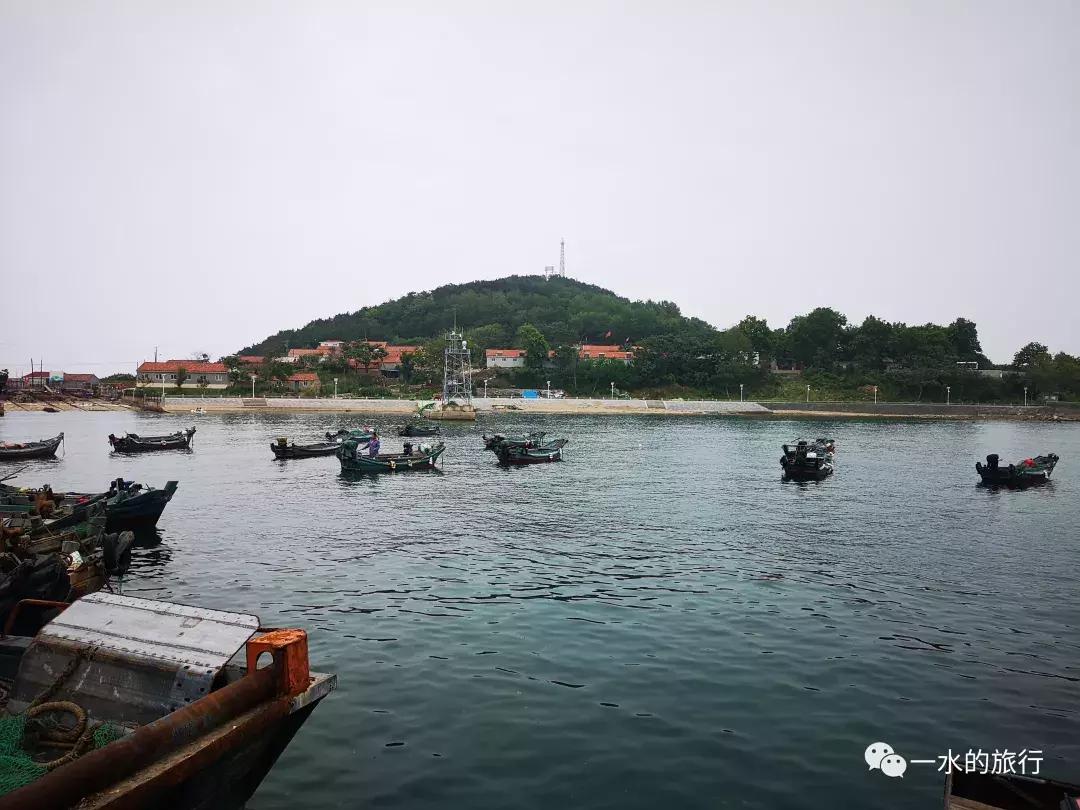 这座海中小岛与秦始皇有关，去的人很少，原生态未开发