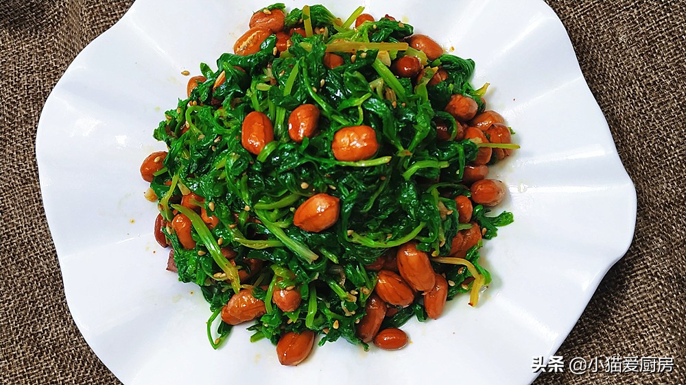 芹菜叶别扔掉蒸着吃能变废为宝,芹菜叶子不要扔有怎样的好处