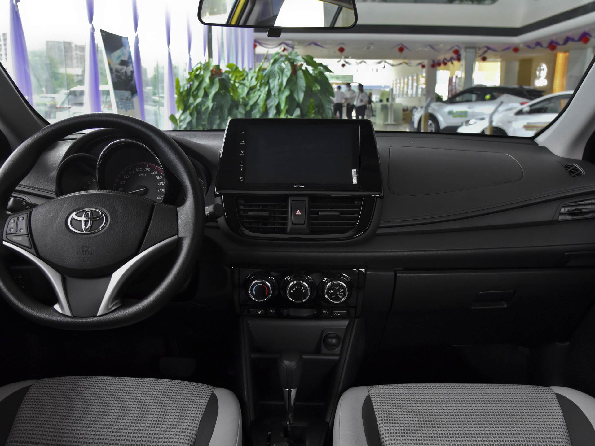 丰田威驰fs价格是多少性能如何,20年二厢丰田威驰fs多少钱