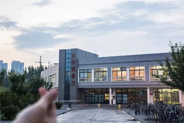 陕西最“豪华”大学之一！坐拥4大“网红”食堂，游泳馆、商业街一应俱全！